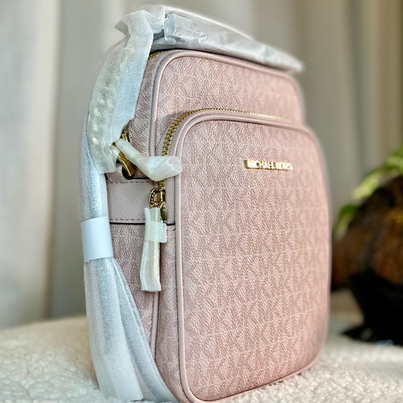 Michael Kors Travel Bag - Picture 3 of 3